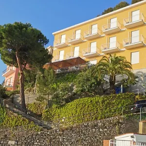 https://hotel-pineta-laigueglia.hotelitalianriviera.com